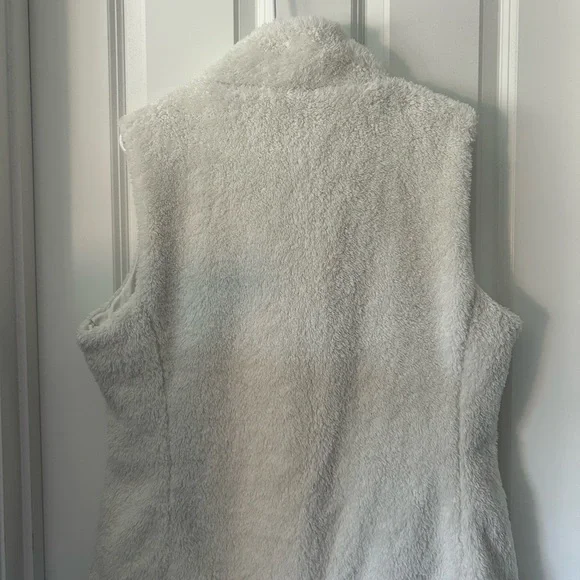 Patagonia White Fleece Vest - Picture 4 of 5